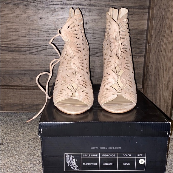 Nude High Heels - Picture 1 of 2
